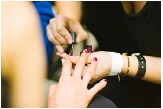 指甲油导致的甲沟炎